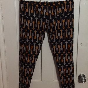Lularoe super cute arrow leggings tall and curvy